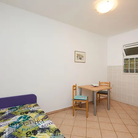 Hansal Apartment Saplunara