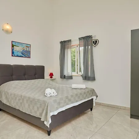 Hansal Apartment