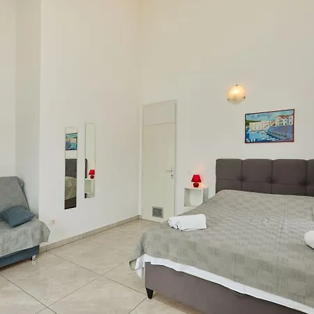 Hansal Apartment *