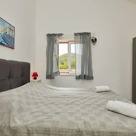 Hansal Apartman Saplunara