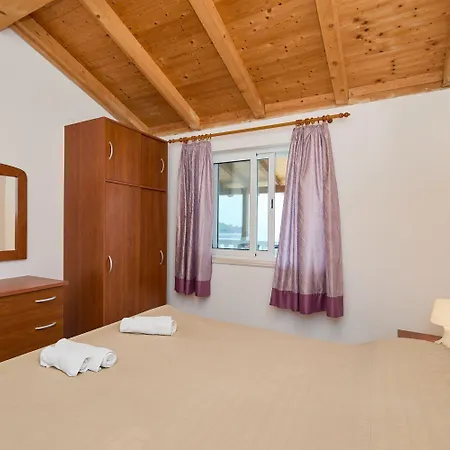Hansal Apartment *