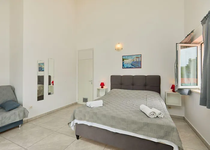 Apartments Jany 萨普伦纳拉