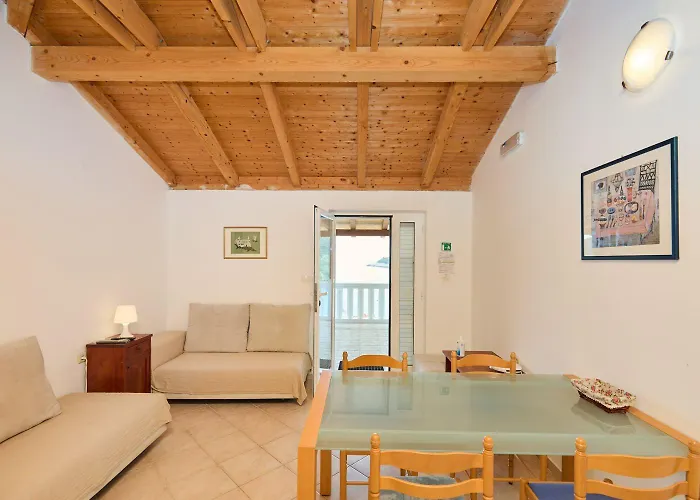 Apartments Jany * 萨普伦纳拉